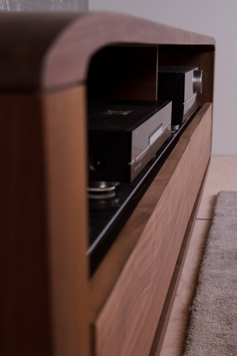 Oak TV Stands and Media Consoles Buying Guide 4