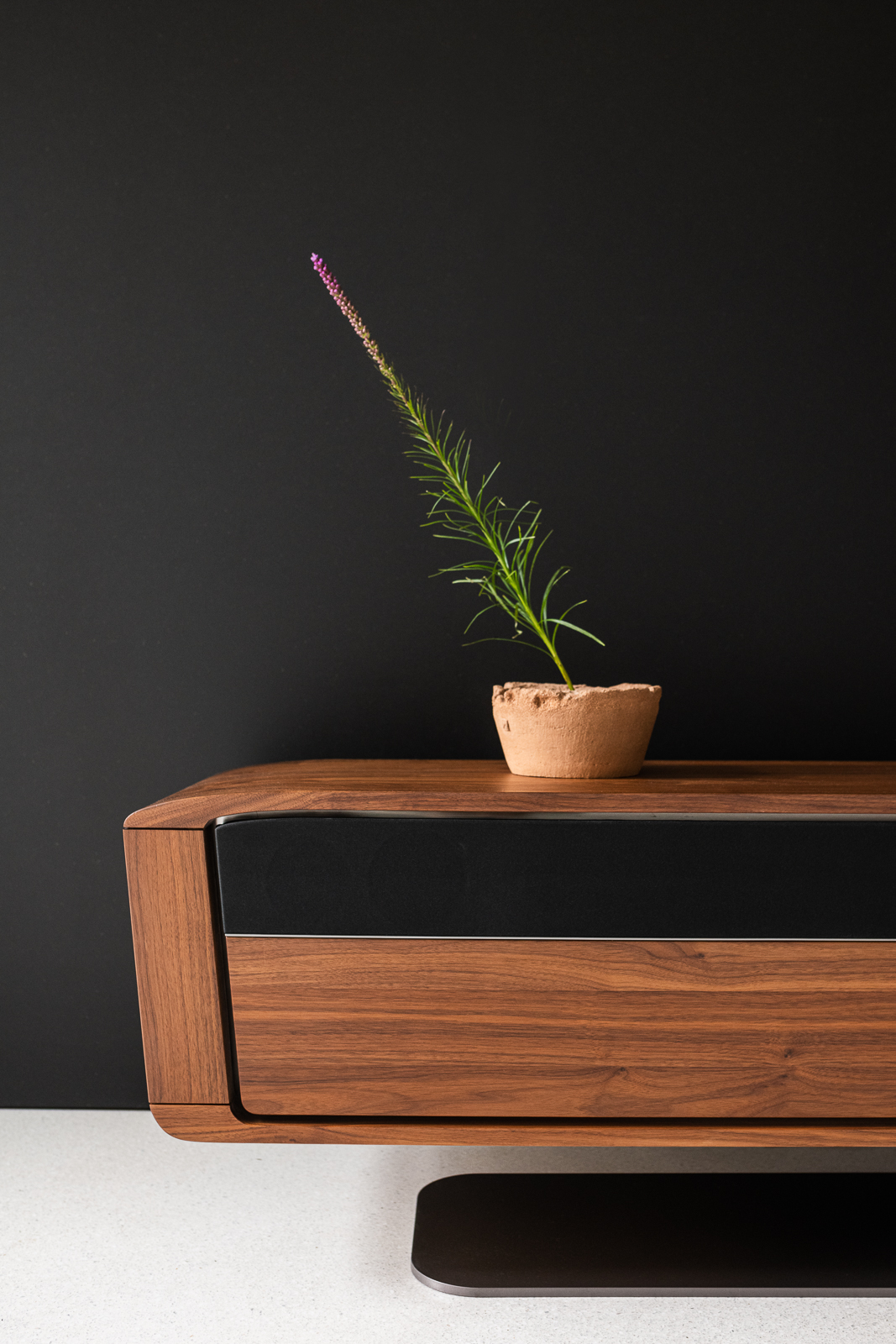 Oak TV Stands and Media Consoles Buying Guide 1